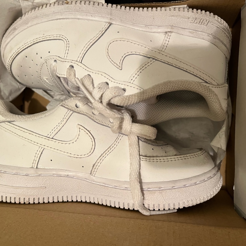 White ups Nike